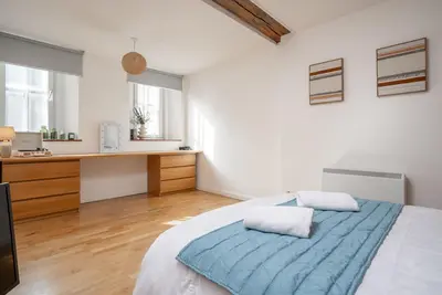 Image de Appartement-Moderne-Salle de bain privée séparée-Vue ville