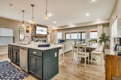 Image de Stunning Table Rock Lake Views with Free Tickets, Indoor & Outdoor Community Pools, Minutes to Sdc