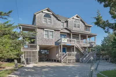 Image de Spacious 5-Bedroom Oceanside Retreat with Private Pool in Waves, Nc