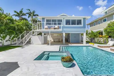 Image de Weekday Special Rates! Waterfront Oasis w/ Pool, & Dock- Sleeps 8!