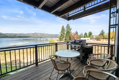 Image de Shores Lakefront Condo - Lakefront Condo, Walk to Village, Dock, Pool