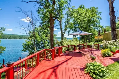 Image de Lake Heaven 50' Honeoye Lakefront - 1800 sqft with Deck, Dock, and Kayaks