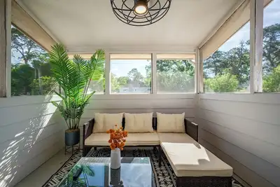 Image de The Energy Corridor’s Lux Condo