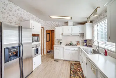 Image de Pet-Friendly Cabin w\/ Deck in Pine Mountain Club!