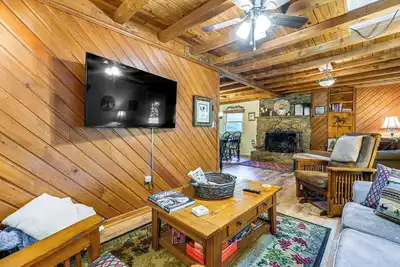 Image de Hot Tub & Fire Pit: Cozy Cabin in Maggie Valley