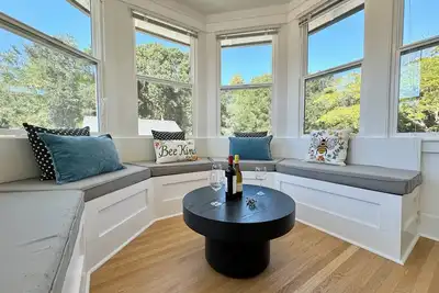 Image de Large Country Estate in Downtown Sebastopol