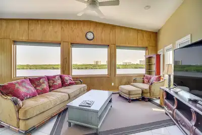Image de Beach Access & Resort Amenities: Jensen Beach Home
