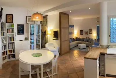 Villa with garden and pool 10 min from the sea