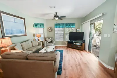 Image de Relaxing Destin Beach Walk Condo with Pool Views and Easy Beach Access Sandpiper Cove Unit 9201
