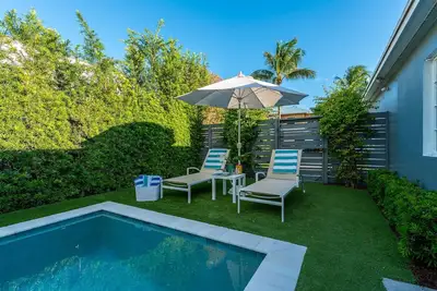 Image de Coastal Chic | Boho Surf Hideaway w/Pool in Wpb