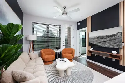 Image de Cozy 2br w/ Gym, Parking Near Rvrwalk & Dome