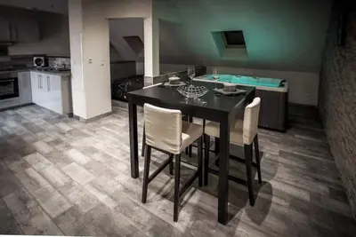 Image de \"Vip 2\" Loft avec spa privatif à 10 min de Dijon