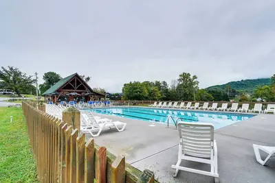 Image de Sevierville Home w\/ Hot Tub: 3 Mi to Nat’l Park