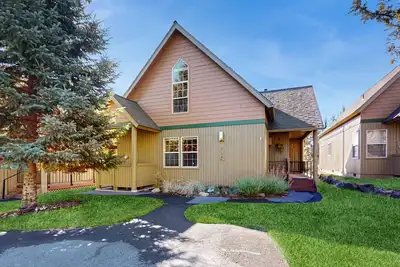 Image de Lovely home with resort amenities, private hot tub & golf course view