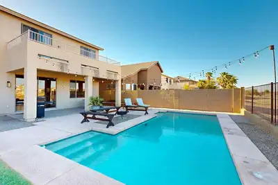 Image de Epic home with in-ground pool, hot tub, game room, and firepit