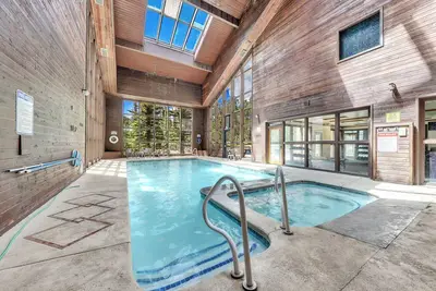 Image de Charming Condo with All-Season Pool Access