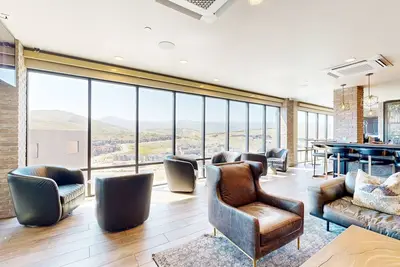 Image de Beautiful resort condo with incredible amenities and shuttle service