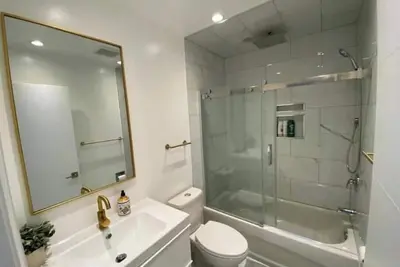 Image de The Monaco - Stylish 2 Bdrm Apartment next to Lrt