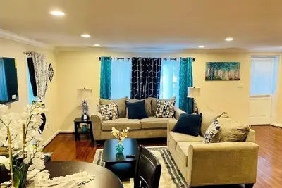 Image de Beautiful, spacious home in welcoming Norfolk. Perfect for traveling nurses!