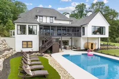 Image de Stylish mountain view estate with private pool, firepit, two kitchens, & Ac