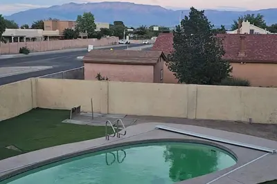 Image de 3-bedroom house in welcoming Albuquerque with WiFi, Ac