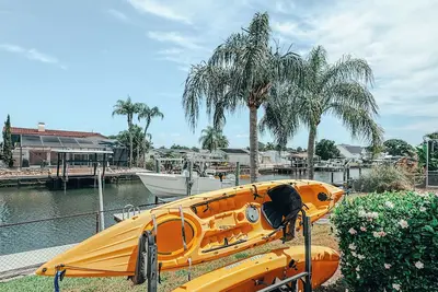 Image de Waterfront~Kayaks~Boat Tie Off~Heart of Tampa~Boat Cruises~Kayak to Lunch on Bay