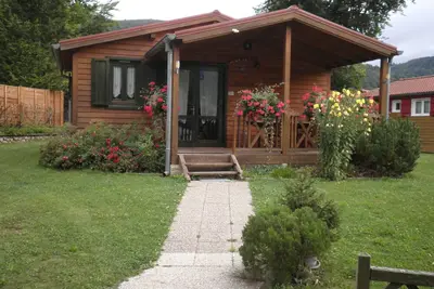 Chalet Aloya dans un camping avec piscine, Hamamm, Sauna, etc.