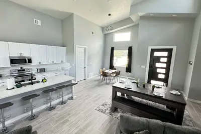 Image de Spacious 4-bedroom home w\/ Hot Tub, Game Table and Karaoke in Texas Hill Country
