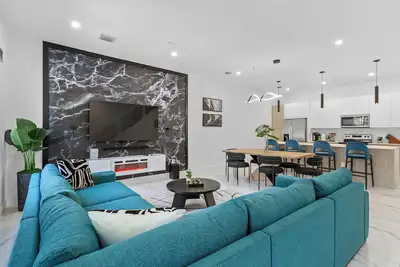 Image de New Luxury Home with Hot Tub & Game Room in Ft. Lauderdale - 10 min to Beach
