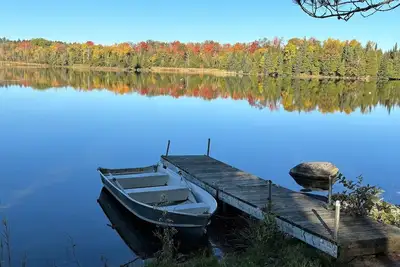 Relaxing Hush Puppy Cottage Retreat at the Lake Edge Cottages!