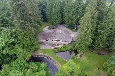 Image de Peaceful Forest Retreat with Mount Rainier Views