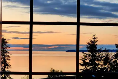 Image de North Beach Outlook- Stunning Sea & Sunset views, Lush Garden Retreat.