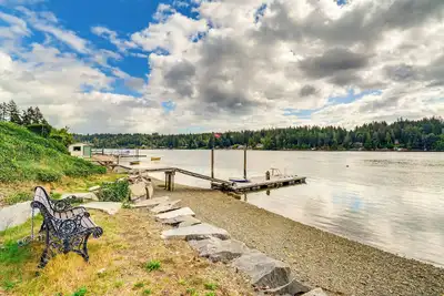 Image de Bayfront Home w/ Private Beach in Vaughn!