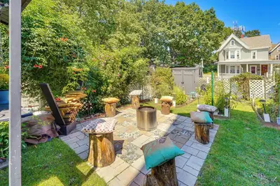 Image de Walkable Poughkeepsie Apartment w\/ Shared Yard!