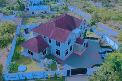 Spacious 5-bedroom villa in charming Dar es Salaam with WiFi, Ac