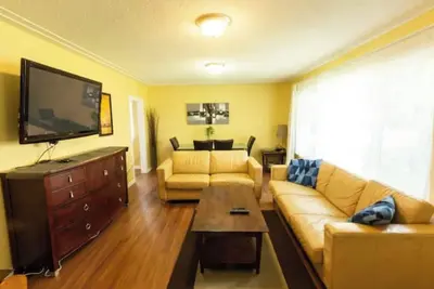 Image de Cozy Top Floor with 3 Bdrm