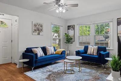 Image de Tranquil 2-bedroom house with a massage chair and a multi-purpose 3rd room