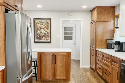 Image de The Gem - Spacious 3\/2 House near Acu