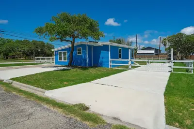 Image de Reel Redneck Retreat-Boat & Rv Parking Onsite-Less than 5 minutes from Mickey's!