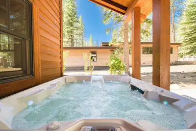 Image de Crossroads Luxury 5br By Tahoe Getaways - Monthly Rental in Truckee, Hot Tub