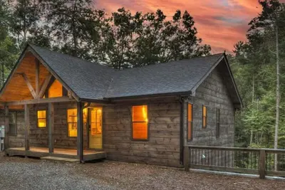 Image de The Retreat at Laurel Creek- Screened Porch, Hot Tub, Outdoor Fireplace