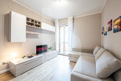 Image de Appartement flambant neuf avec climatisation et parking gratuit. Emplacement parfait pour visiter le centre en véhicule ou en voiture et à quelques pas de l'hôpital Cisanello. Appartement équipé de tout le confort dont chauffage indépendant neuf, cl