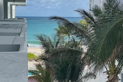 Image de 1-bedroom ocean view Condo on Beach in beautiful Pompano Beach with private pool