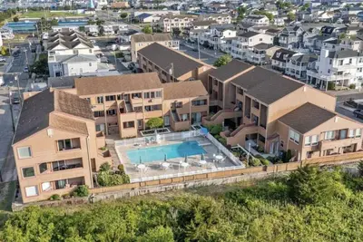 Image de Spacious 2-bedroom corner condo on the beach with pool, Ac, & WiFi in Brigantine
