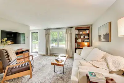 Image de Greenbrier River Retreat w\/ Deck - Steps to Trail!
