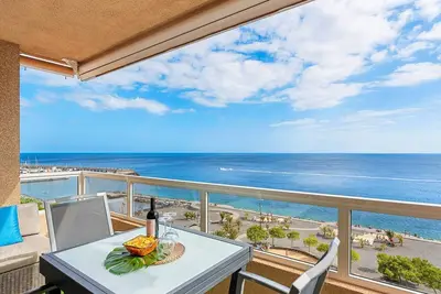 Image de Frontline Beach Apartment with Terrace