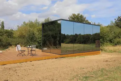 Image de Pound Farm Mirror Houses: Meadow Ă–Ă–D, with hot tub in Framlingham