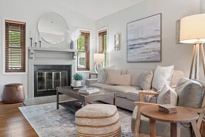 Image de 1. 5  Miles to Mizzou! ~ Spacious & Updated Home~