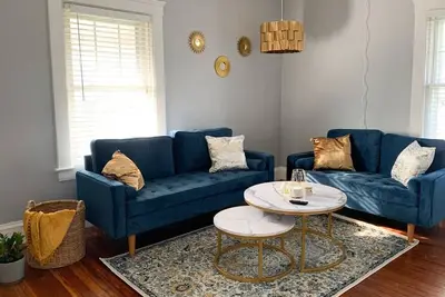 Image de Cozy Apt 5 min from Airport & Free Parking