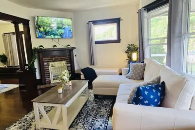 Image de 2024 Remodeled 2bedroom in West Cle